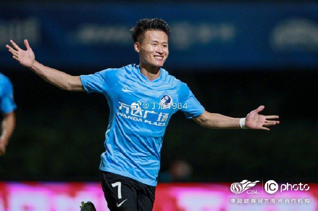  里尔核心球员重伤将缺席三个月  